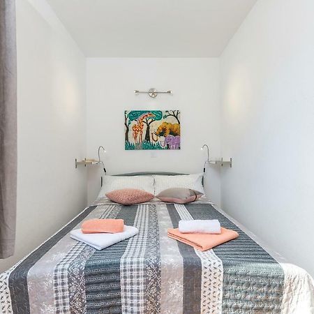 רוביני Apartment Sara מראה חיצוני תמונה