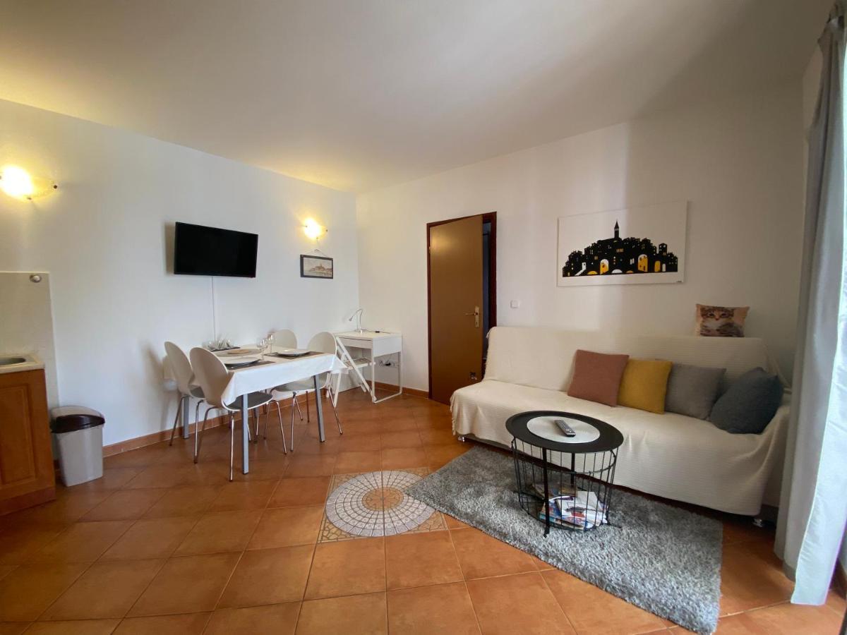 רוביני Apartment Sara מראה חיצוני תמונה