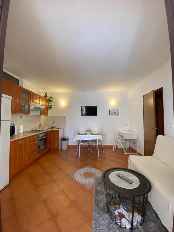 רוביני Apartment Sara מראה חיצוני תמונה