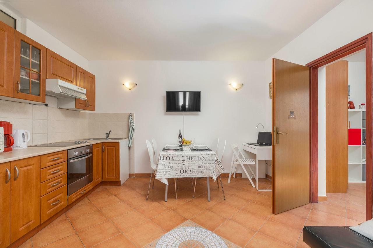 רוביני Apartment Sara מראה חיצוני תמונה